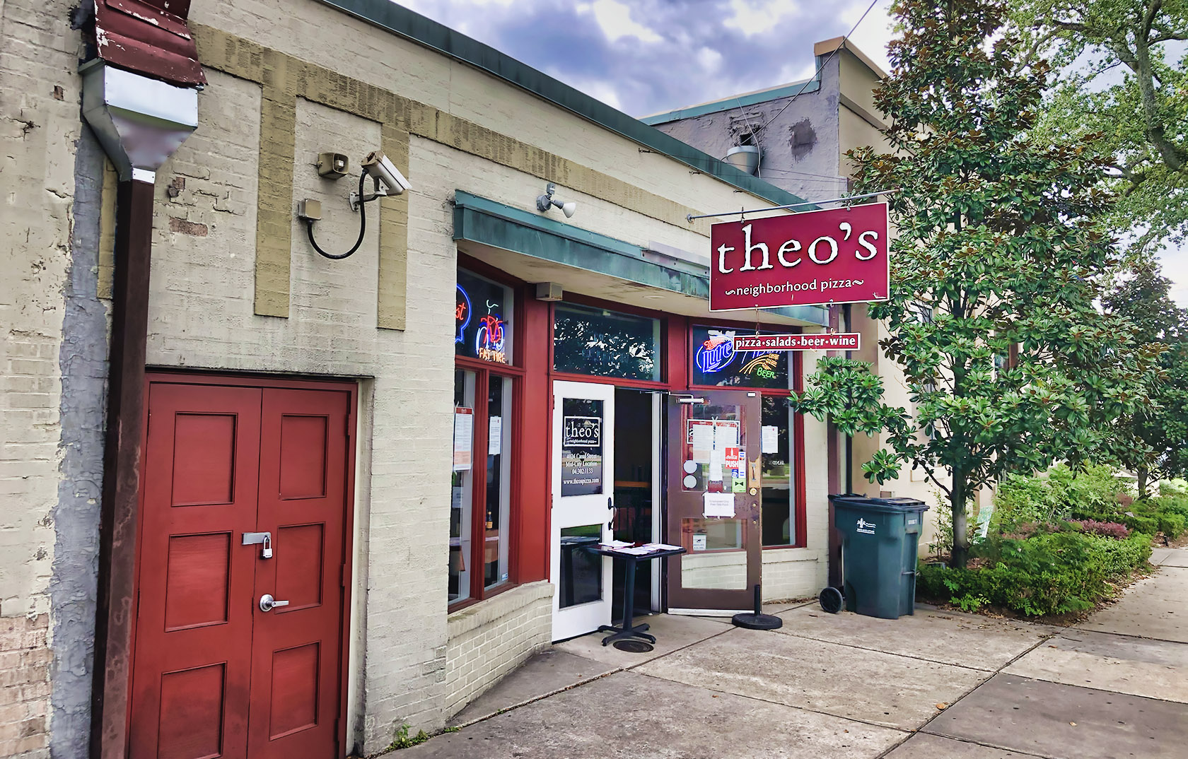 theo's pizza new orleans - nola places photo, 2020